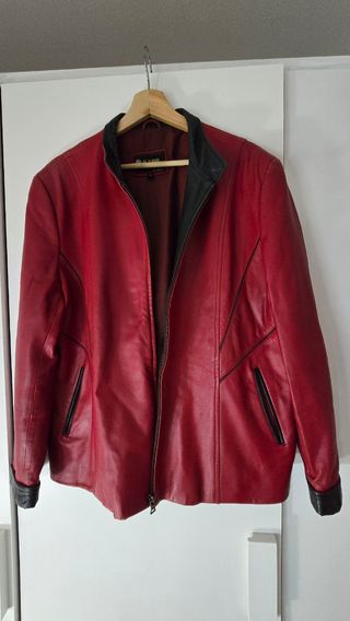 Cazadora de piel roja