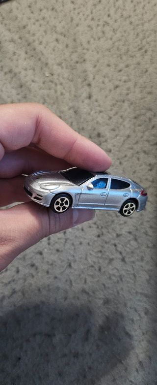 Maisto Porsche Panamera Turbo Argento