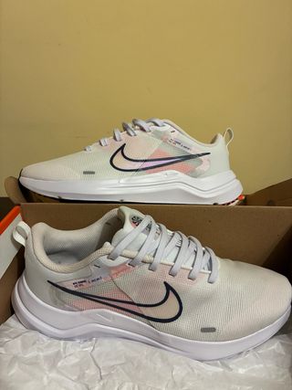 Zapatillas Nike Unisex Blancas y Rosas