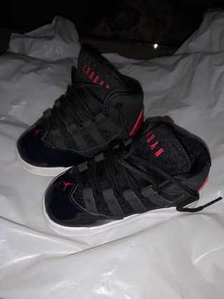 Jordan Max Aura (td) Niño Negro/Rojo