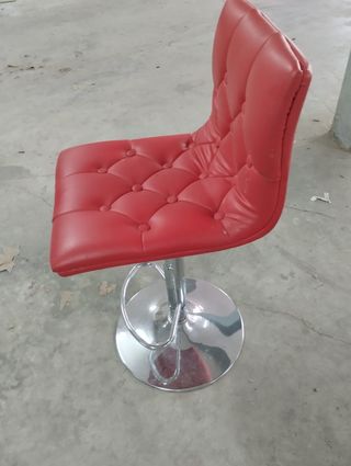 Taburetes de cocina rojos
