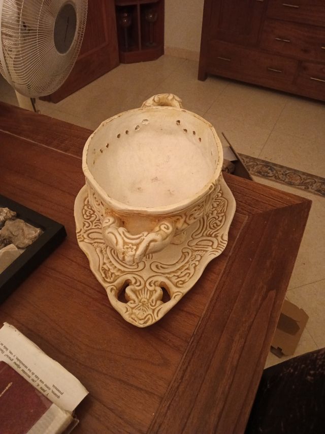 Frutero original de cerámica y madera