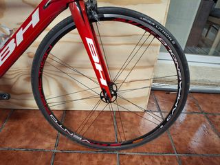Bicicleta de carretera BH G6 Roja