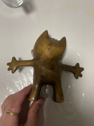 Figura de bronce Javier Mariscal