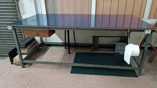 Mesa de trabajo robusta