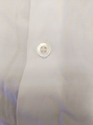 Camisa blanca con logo