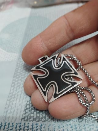 Collana con pendente a croce