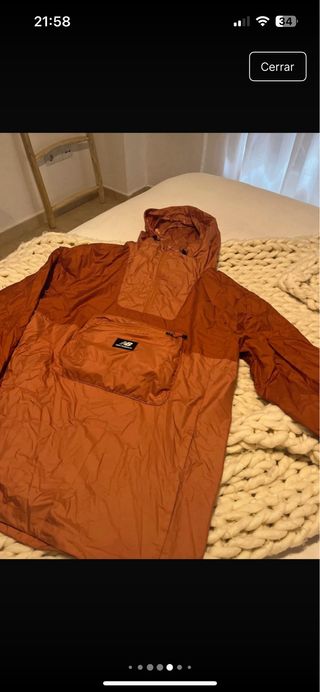 Chubasquero cortavientos New Balance naranja