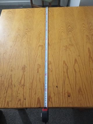 Mesa de comedor de madera