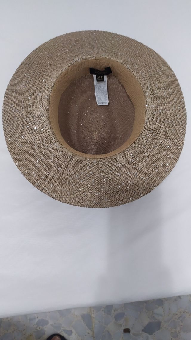 Sombrero Beige y Dorado con Lentejuelas