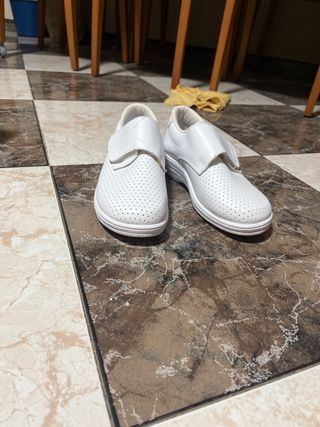 Zapatos de trabajo blancos mujer