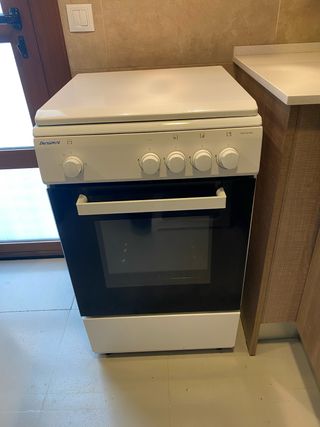 Cocina de gas blanca
