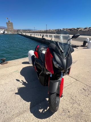 Tiene   18000 kilómetros   de año  2019