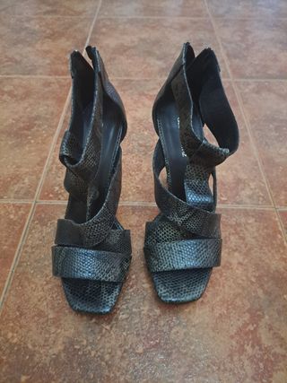 Zapatos Gloria Ortiz grises
