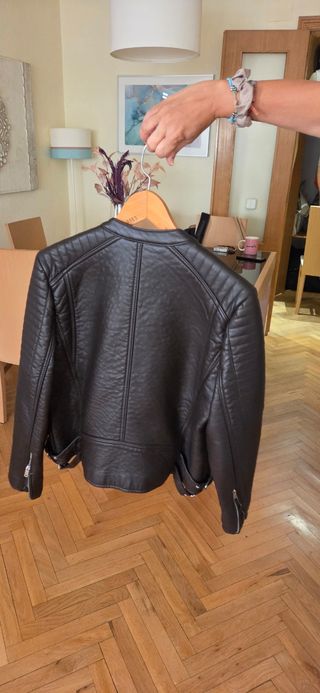 Chaqueta de cuero marrón oscuro Mango