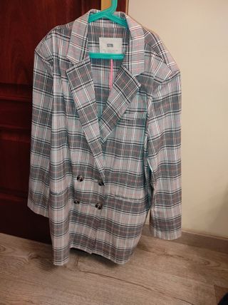 Americana cuadros oversize Stradivarius Talla L