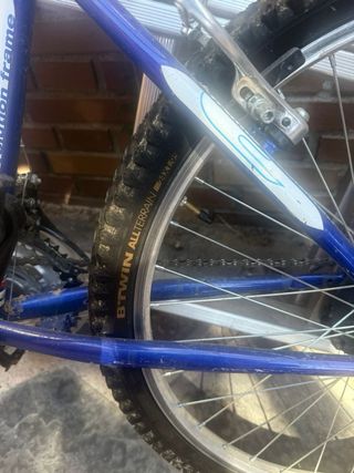 Bicicleta azul  MTB 24 pulgadas