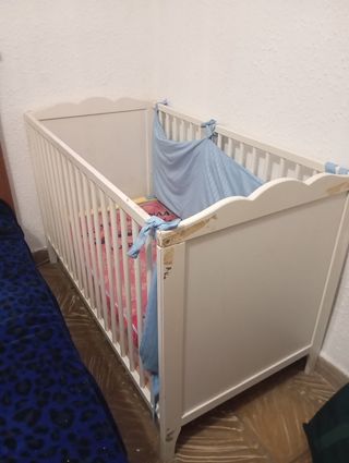 Cuna de bebé blanca