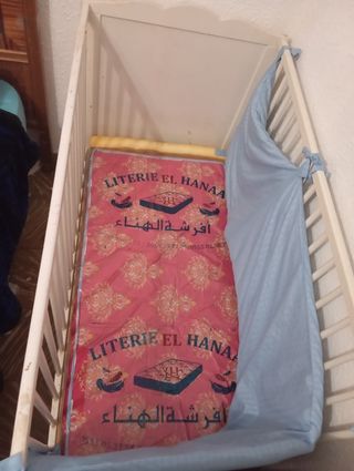 Cuna de bebé blanca
