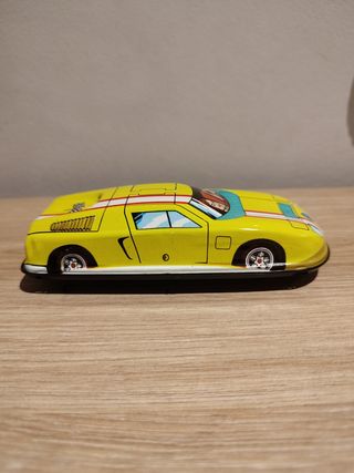 Auto Mercedes romana in latta gialla