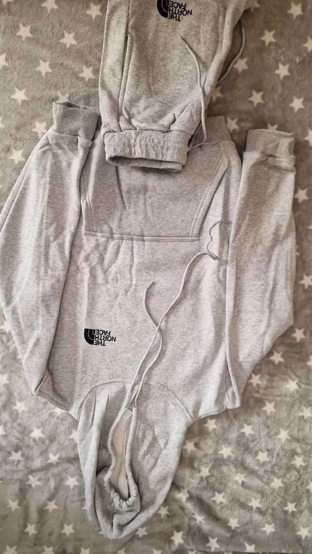 Conjunto The North Face Gris Sudadera y Chándal