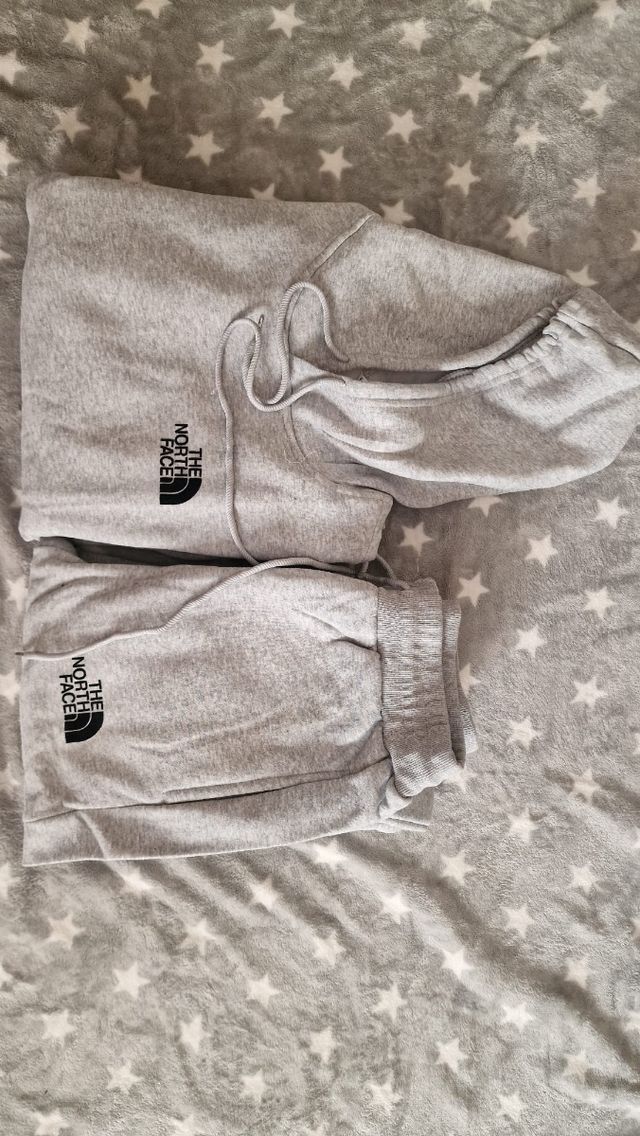 Conjunto The North Face Gris Sudadera y Chándal