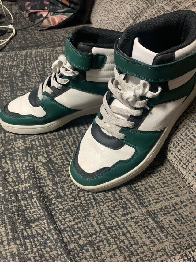 Zapatillas deportivas altas verdes y blancas