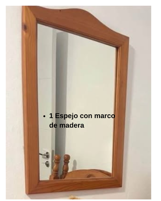 Espejo de madera en buen estado