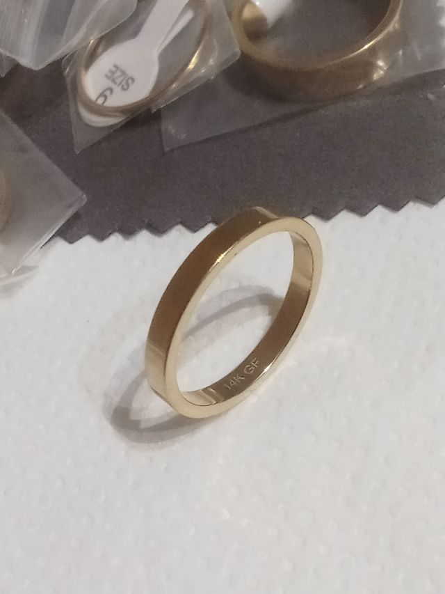 Anelli placcati in oro 14 carati, di alta qualità.