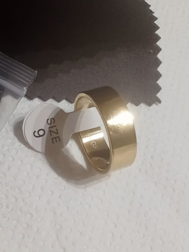 Anelli placcati in oro 14 carati, di alta qualità.