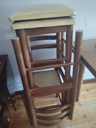 Mesa de madera marrón