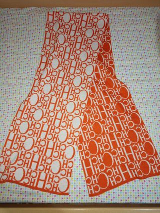 Bufanda Carolina Herrera CH Naranja y Blanca