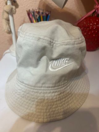 Gorro Nike Beige
