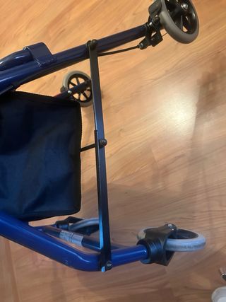 Andador para mayores con asiento y cesta y freno