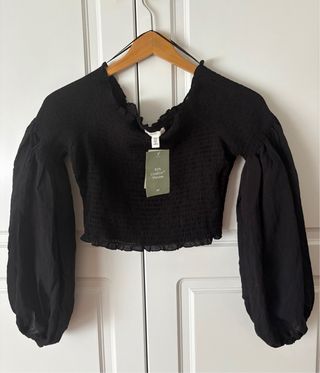 Blusa H&M negra fruncida manga abullonada.Talla M