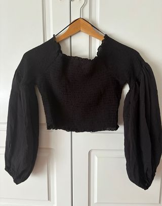 Blusa H&M negra fruncida manga abullonada.Talla M