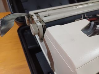 Máquina de escribir GSA 300T. de LUXE