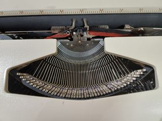 Máquina de escribir GSA 300T. de LUXE