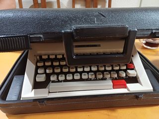 Máquina de escribir GSA 300T. de LUXE