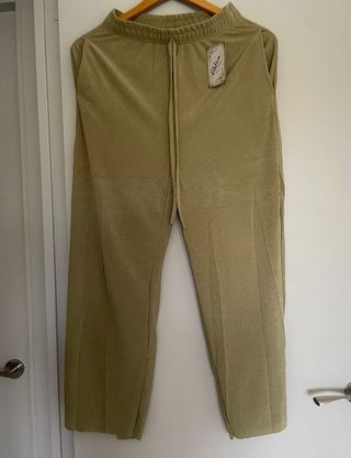 Pantalón canalé verde ancho
