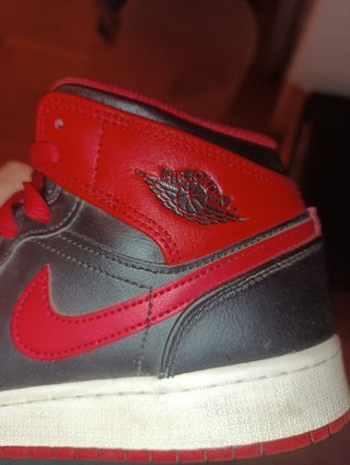 Nike Jordan Rojas y Negras.