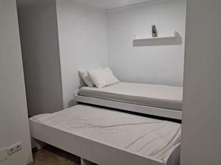 Cama doble con cajones