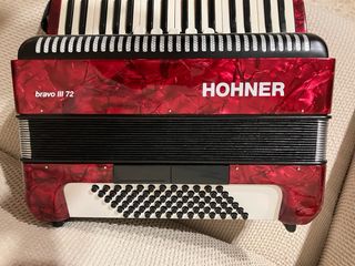 Acordeón Hohner Bravo III 72 como nuevo