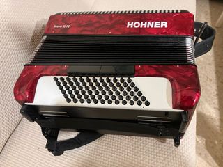 Acordeón Hohner Bravo III 72 como nuevo