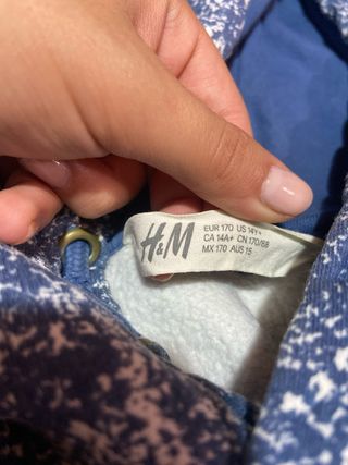 Sudadera H&M azul con estampado