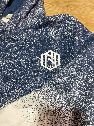 Sudadera H&M azul con estampado