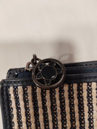 Cartera Caminatta azul marino y blanca