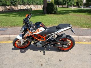 KTM Duke 390 Naked Moto