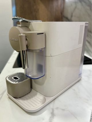 Cafetera DeLonghi Lattissima One