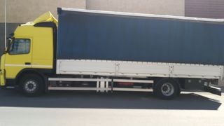 Se vende camión con trabajo y plaza en coop.